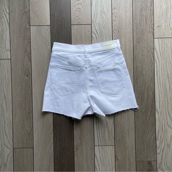 Express White Distressed Women's Shorts NWT - Picture 2 of 5